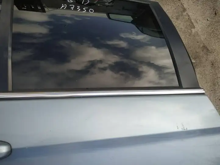 Chrysler Pacifica (2003 - 2008) Накладка стекла задней двери — фото 3