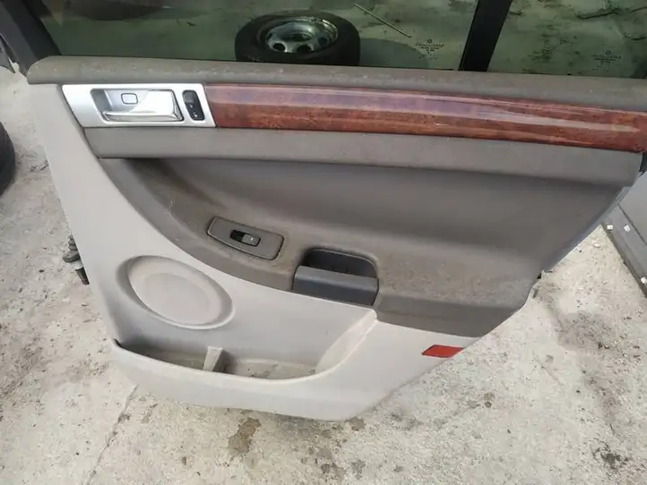 Chrysler Pacifica (2003 - 2008) melynos Задняя дверь — фото 4