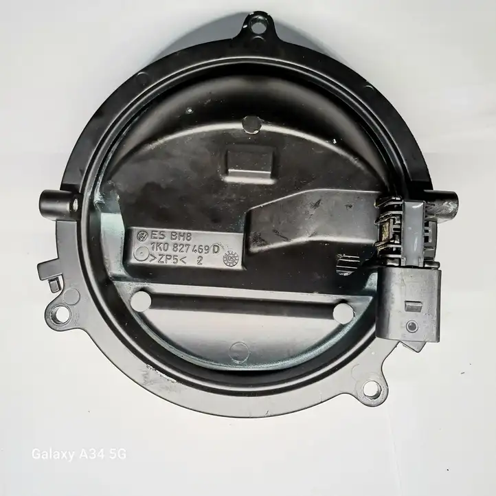 Volkswagen Golf V (2003 - 2009) 1K0827469D Ручка крышки багажника — фото 2