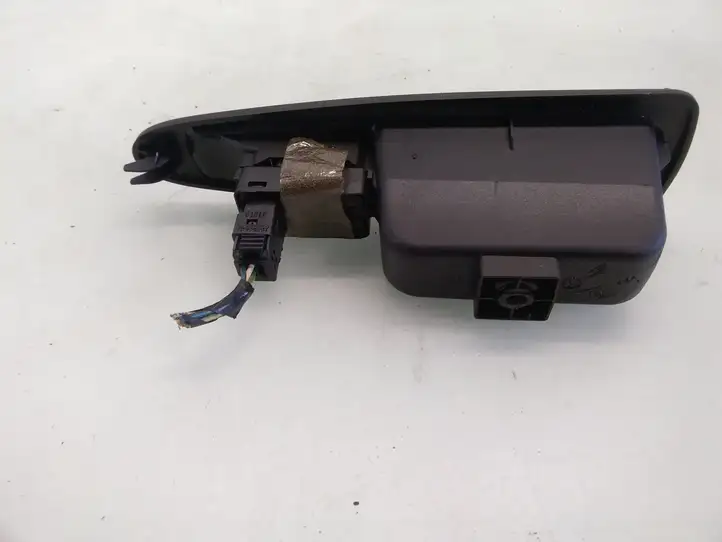 Citroen C4 (2004 - 2008) 215436 Блок кнопок стеклоподъемников — фото 3