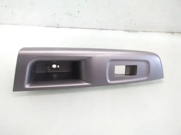 Subaru Forester SH (2008 - 2013) 94266FG500 Накладка кнопки стеклоподъемника — фото 1