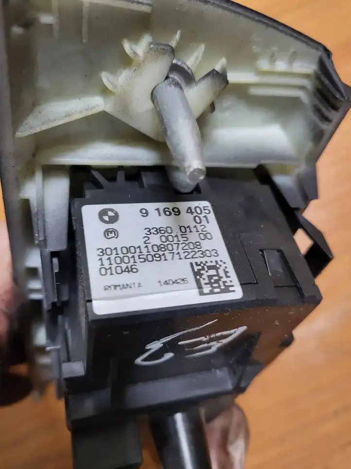BMW 3 E90 E91 (2005 - 2012) 9169405 Включатель фонарей — фото 3