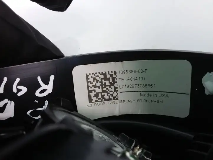 Tesla Model 3 (2017 - 2023) 109568600F Твитер передней двери — фото 4