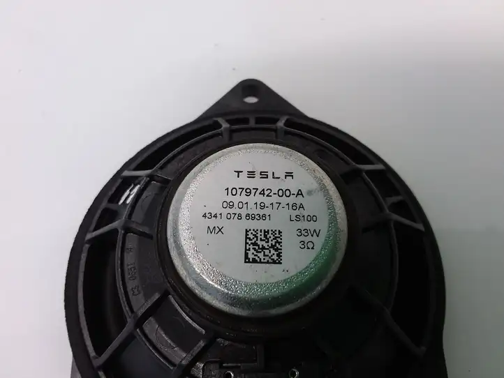 Tesla Model 3 (2017 - 2023) 107974200A Динамик панели приборов — фото 4