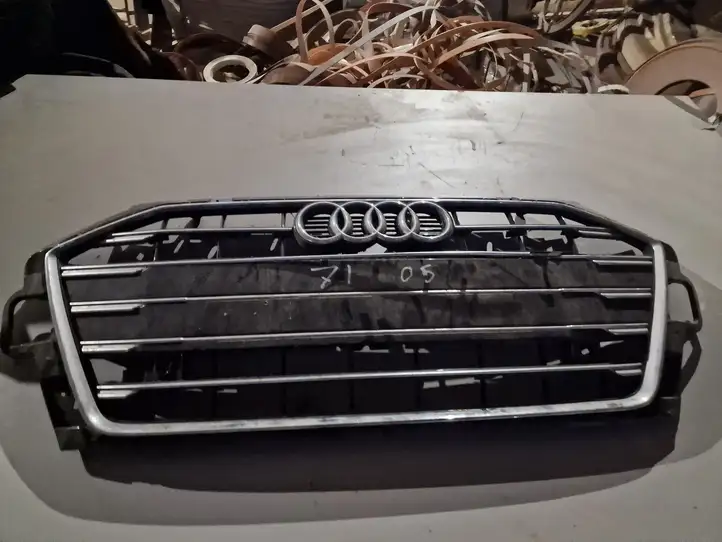 Audi A4 S4 B9 (2015 - 2019) 6F0807568F Верхняя решетка радиатора — фото 1