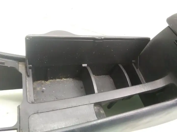 Toyota Corolla E120 E130 (2000 - 2004) 5891112240 Подлокотник — фото 5