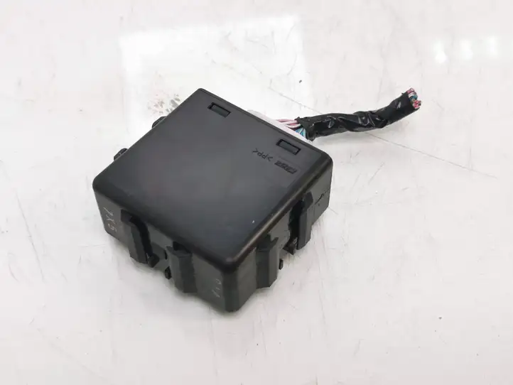 Toyota Avensis T250 (2006 - 2009) 8996005030 Блок управления светом — фото 5