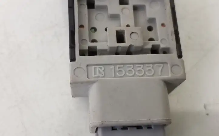Toyota Avensis T250 (2006 - 2009) 153337 Кнопка обогрева стекла — фото 4
