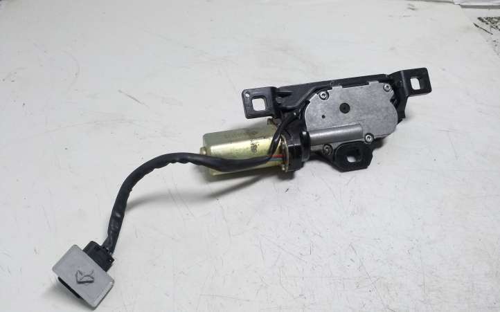BMW 5 E60 E61 (2004 - 2010)  7129931 Притягиватель задней крышки