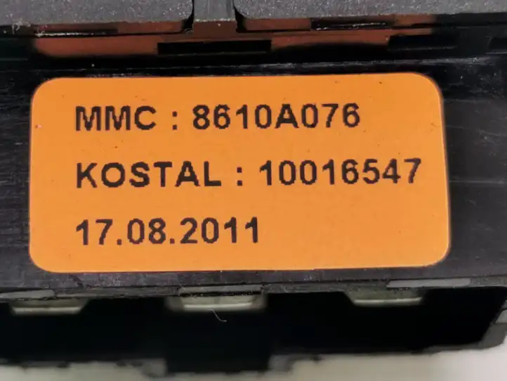 Mitsubishi ASX (2010 - 2016) 8610A076 Включатель обогрева — фото 4