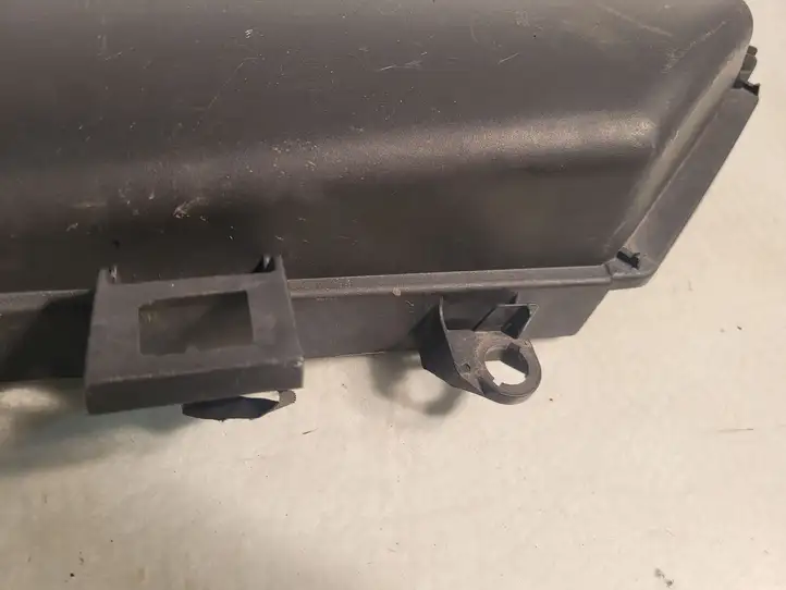 BMW 5 E60 E61 (2004 - 2010) 6950936 Крышка микрофильтра воздуха — фото 3