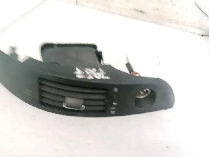 Toyota Corolla Verso AR10 (2004 - 2009) 5568064010 Центральный воздушный дефлектор — фото 2