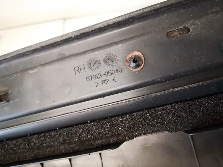 Toyota Avensis T250 (2003 - 2006) 6791305040 Внутренняя отделка переднего порога — фото 3