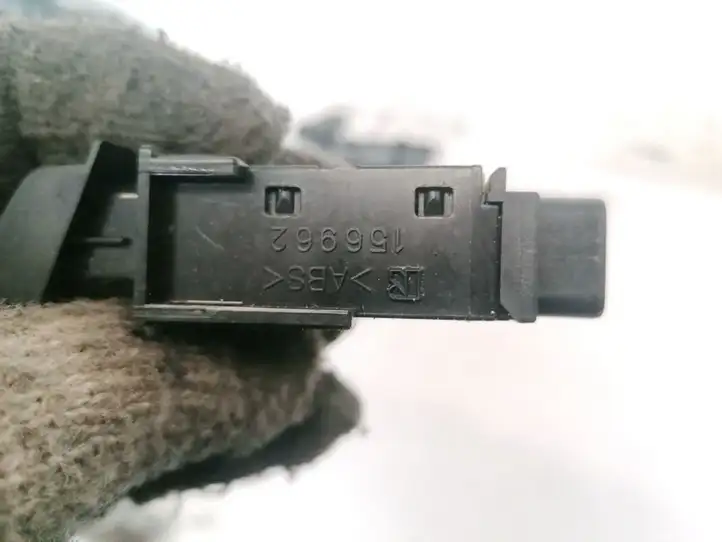 Toyota Avensis T220 (2000 - 2003) 156962 Кнопка обогрева стекла — фото 3