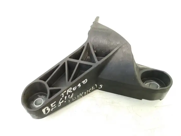 Renault Megane III (2009 - 2016) 8200960945 Кронштейн троса переключения передач — фото 1