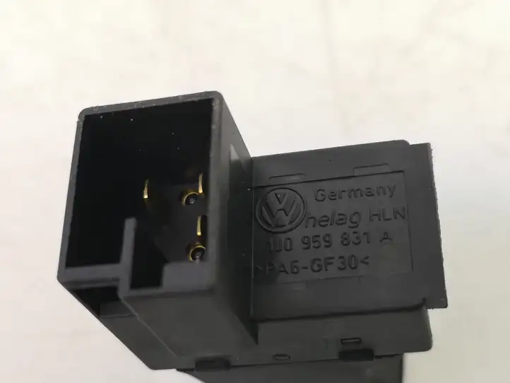 Volkswagen PASSAT B5.5 (2001 - 2005) 1J0959831A Кнопка закрытия крышки багажника — фото 3