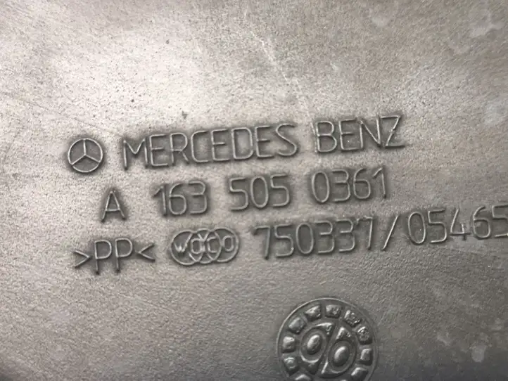 Mercedes-Benz ML W163 (1997 - 2005) A1635050361 Детали воздухозаборника — фото 2