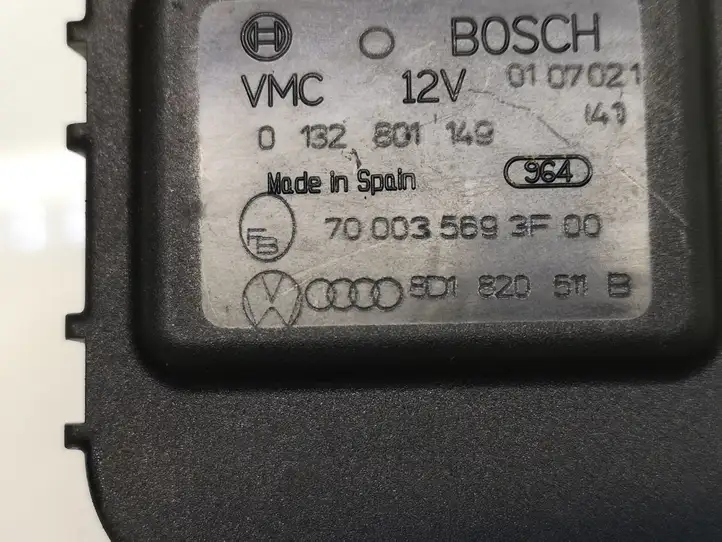 Volkswagen PASSAT B5.5 (2001 - 2005) 8D1820511B Двигатель задвижки потока воздуха — фото 2