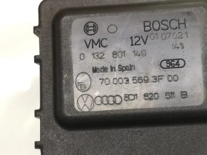 Volkswagen PASSAT B5.5 (2001 - 2005) 8D1820511B Двигатель задвижки потока воздуха — фото 2