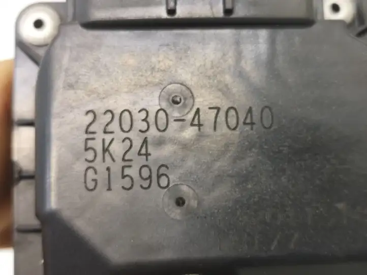 Toyota Yaris (2014 - 2019) 2203047040 Дроссельная заслонка — фото 2