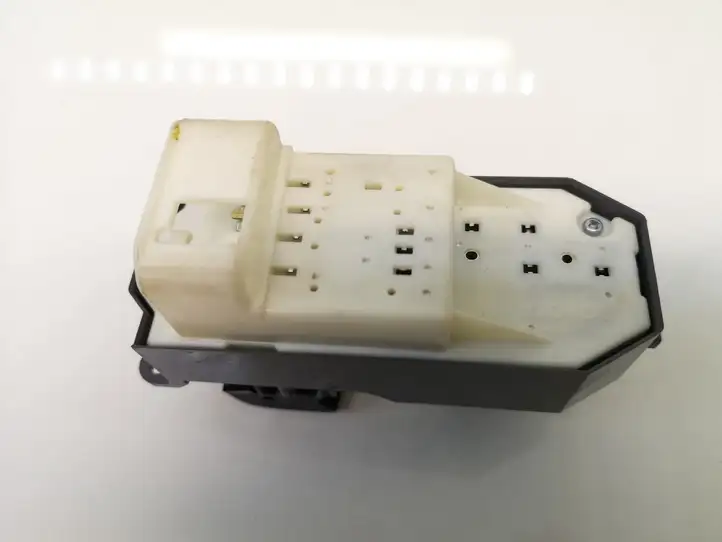Toyota Yaris (2014 - 2019) 192926 Блок кнопок стеклоподъемников — фото 3