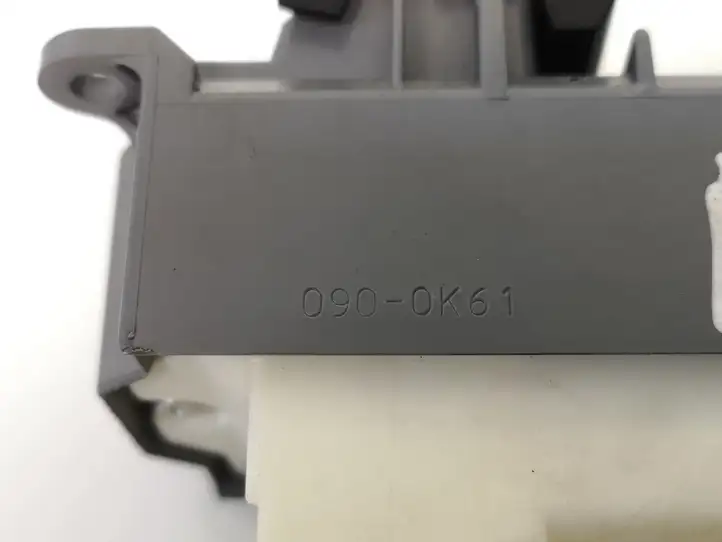 Toyota Yaris (2014 - 2019) 192926 Блок кнопок стеклоподъемников — фото 5