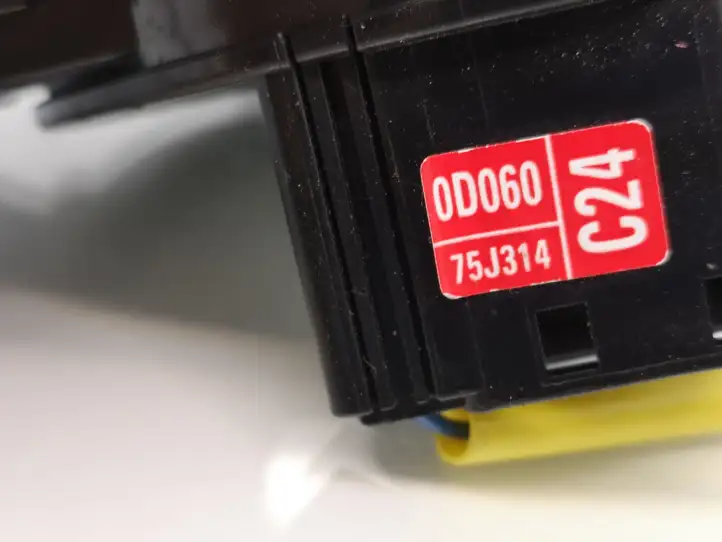 Toyota Yaris (2014 - 2019) 892450D020 Контактное кольцо SRS — фото 7