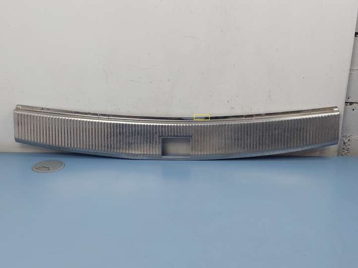 Volkswagen Touareg I (2002 - 2010)  7L6863459 Отделка порога багажника