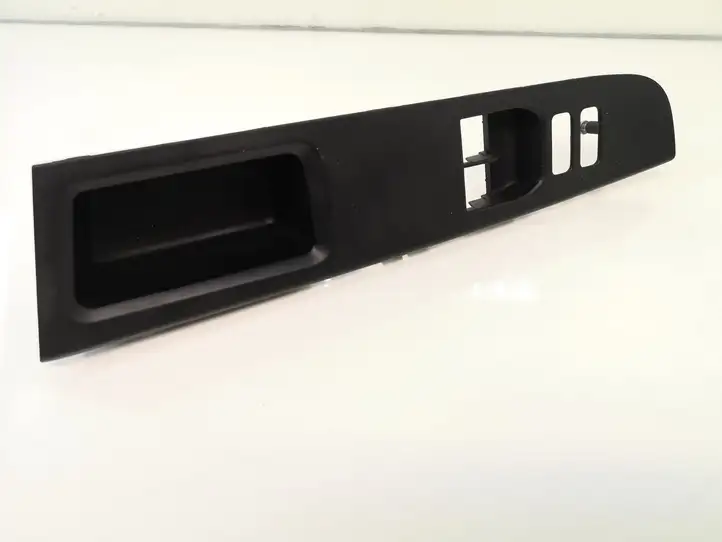 Toyota Yaris (2014 - 2019) 742320D680 Накладка кнопки стеклоподъемника — фото 1