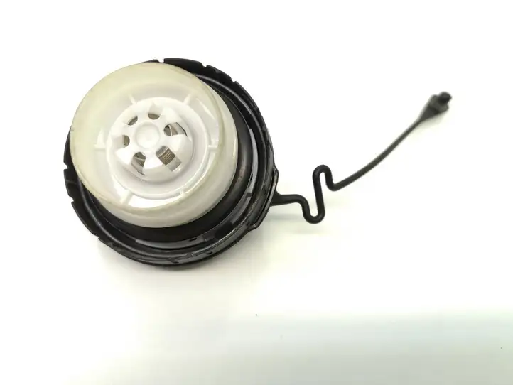 Toyota Yaris (2014 - 2019) 15112313091203319 Крышка топливного бака — фото 2