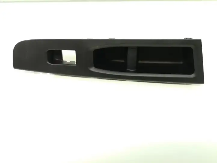 Toyota Yaris (2014 - 2019) 742310D700 Накладка кнопки стеклоподъемника — фото 1