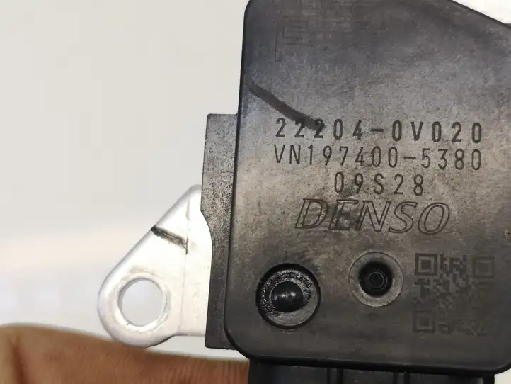 Toyota Yaris (2014 - 2019) 222040V020 Датчик массового расхода воздуха — фото 2