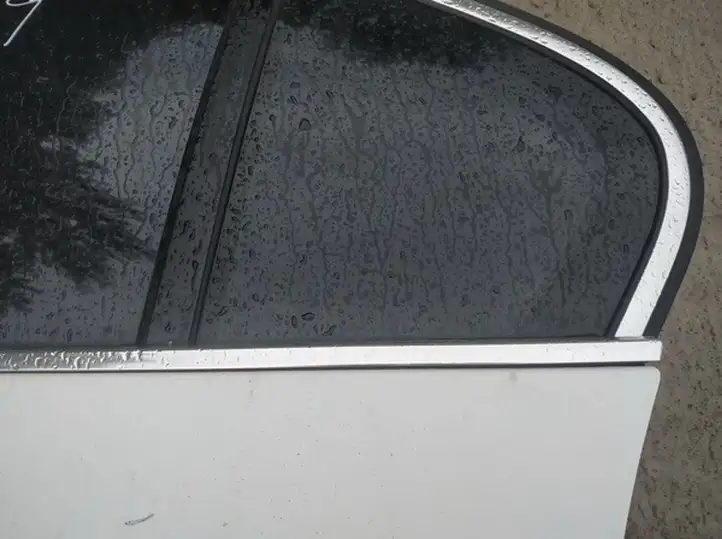 BMW 5 E60 E61 (2004 - 2010) Накладка стекла задней двери — фото 2