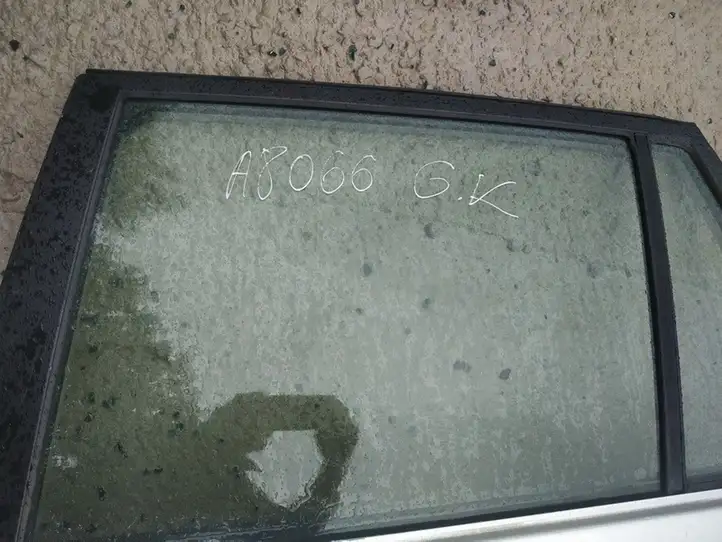 Toyota RAV 4 (XA30) (2006 - 2016) Стекло задней двери — фото 1