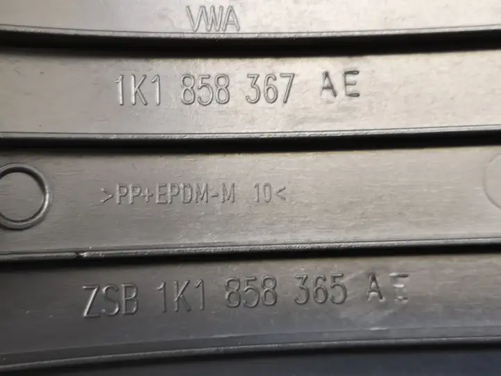 Volkswagen Golf V (2003 - 2009) 1K1858367AE Нижняя отделка панели приборов — фото 4