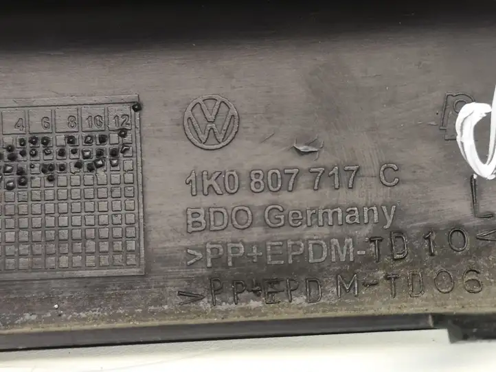 Volkswagen Golf V (2003 - 2009) 1K0807717C Молдинг переднего бампера — фото 5