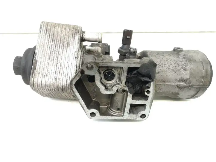 Volkswagen Golf V (2003 - 2009) 045115389E Кронштейн масляного фильтра — фото 1