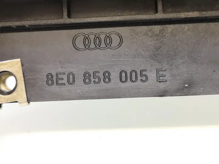 Audi A4 S4 B6 8E 8H (2000 - 2006) 8E0858005E Прочие детали салона — фото 2