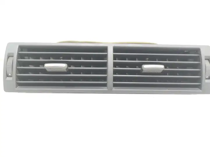 Volkswagen Golf V (2003 - 2009) 8E0820951 Центральный воздушный дефлектор — фото 1