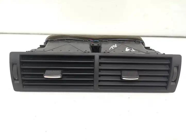 Volkswagen Golf V (2003 - 2009) 8E0820951 Центральный воздушный дефлектор — фото 2