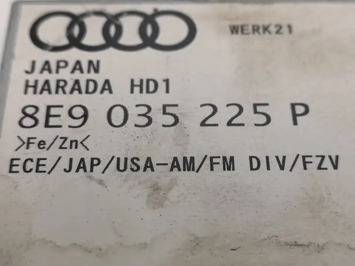 Audi A4 S4 B6 8E 8H (2000 - 2006) 8E9035225P Усилитель антенны — фото 2
