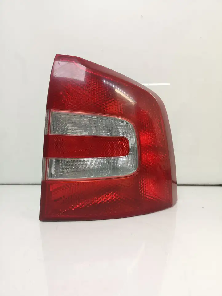 Skoda Octavia Mk2 (1Z) (2004 - 2013) 1Z9945096 Задний фонарь в кузове — фото 1