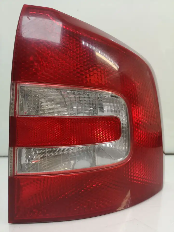 Skoda Octavia Mk2 (1Z) (2004 - 2013) 1Z9945096 Задний фонарь в кузове — фото 2