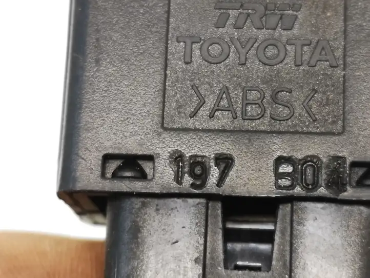 Toyota Corolla Verso E121 (2004 - 2007) 197B04 Включатель регулировки высоты фонарей — фото 3