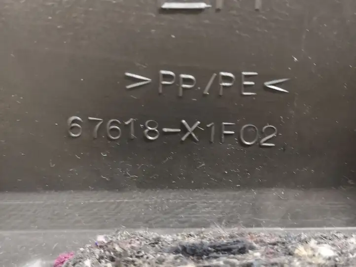 Toyota Verso (2012 - 2015) 67618X1F02 Обшивка задней двери — фото 2