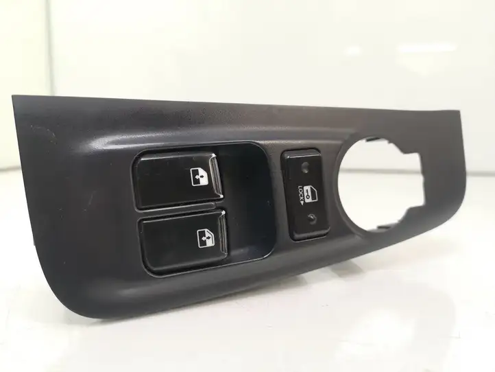 Hyundai H-1, Starex, Satellite (2007 - 2013) 202006583 Блок кнопок стеклоподъемников — фото 2