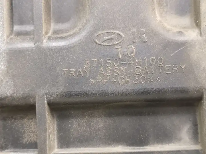 Hyundai H-1, Starex, Satellite (2007 - 2013) 371504H100 Площадка аккумулятора — фото 3