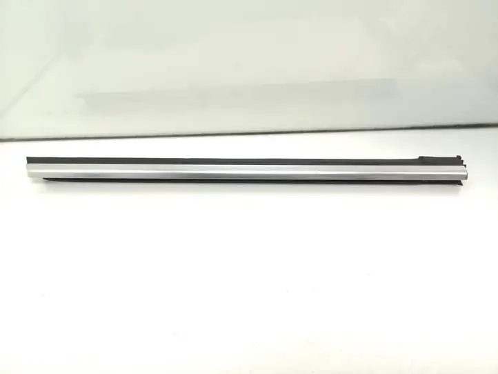 Audi A4 S4 B6 8E 8H (2000 - 2006) 8H0839477C Облицовка заднего бокового стекла — фото 1
