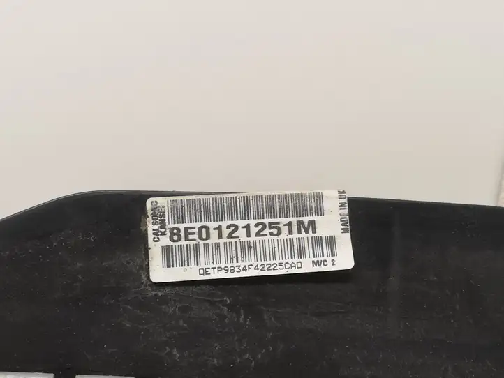 Audi A4 S4 B6 8E 8H (2000 - 2006) 8E0121251M Радиатор охлаждающей жидкости двигателя — фото 4