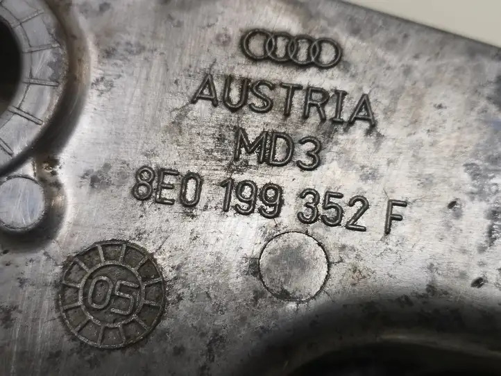 Audi A4 S4 B6 8E 8H (2000 - 2006) 8E0199352F Кронштейн двигателя — фото 4